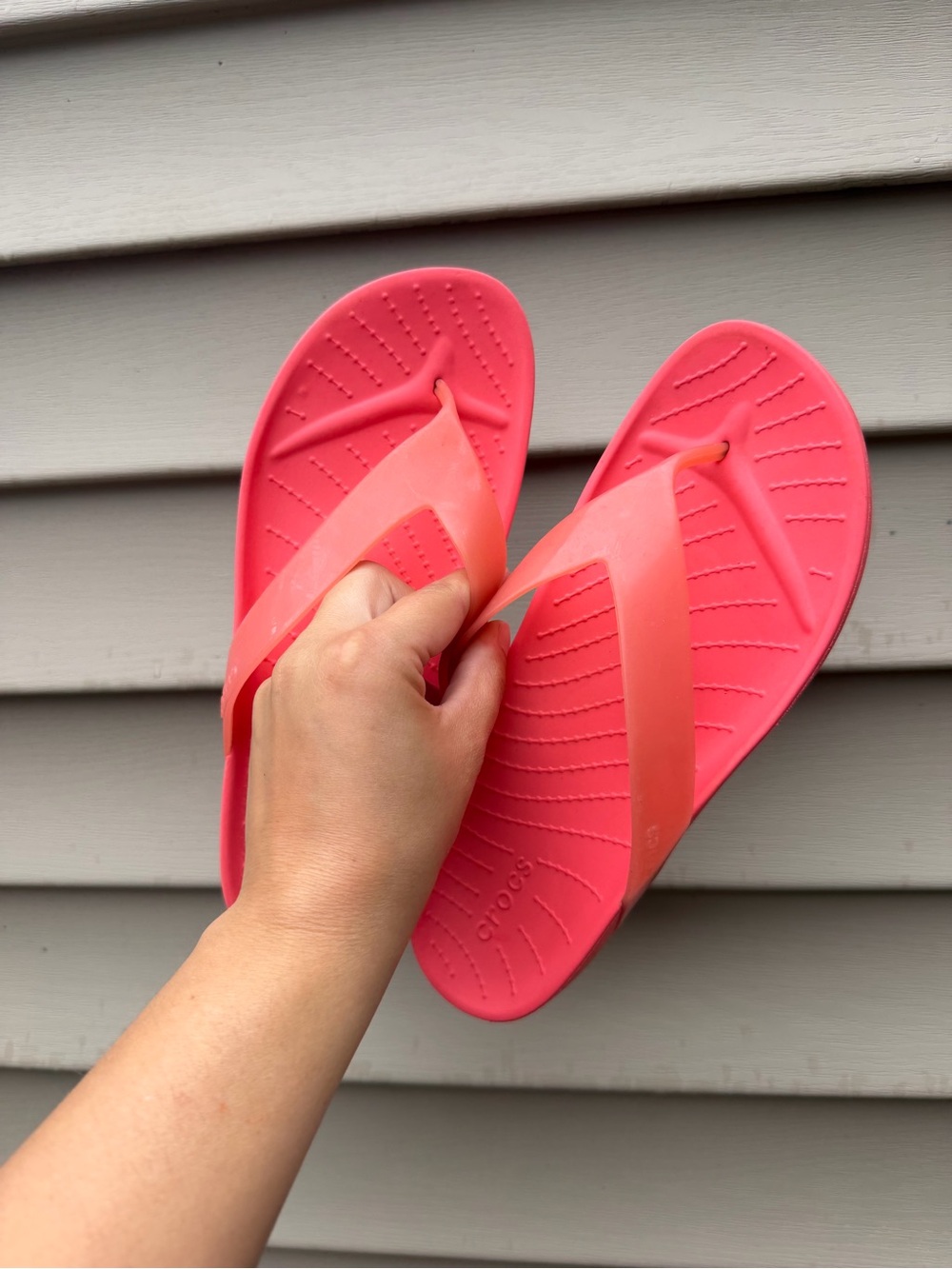 Crocs Women's Size 7 Coral Flip Flop Sandals